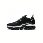 vapormax plus negras y blancas