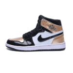 NIKE AIR JORDAN 1 NEGRAS Y DORADAS